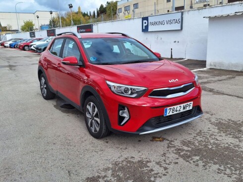 Foto impresión del anuncio Kia Stonic 1.0 T-GDi 74kW (100CV) MHEV MT Drive  de Ocasión en Madrid