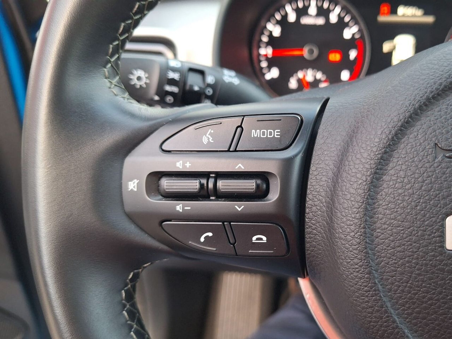 Foto 9 del anuncio Kia Stonic 1.0 T-GDi 74kW (100CV) MHEV MT Drive  de Ocasión en Madrid