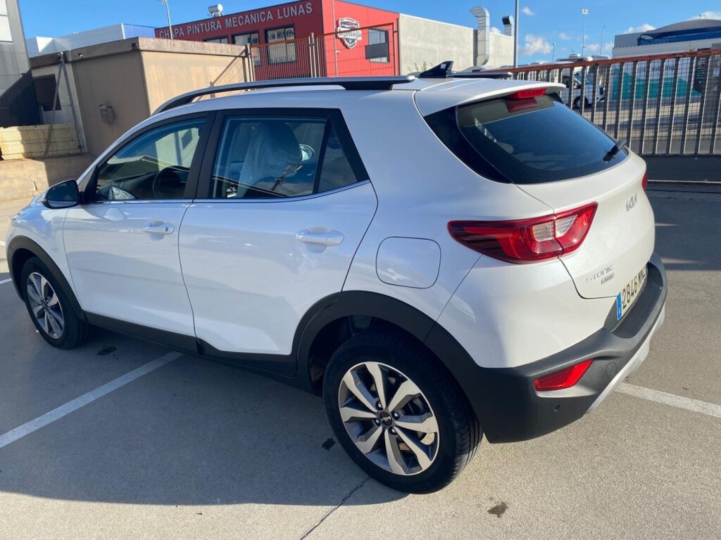 Foto 2 del anuncio Kia Stonic 1.0 T-GDi 74kW (100CV) MHEV MT Drive  de Ocasión en Madrid