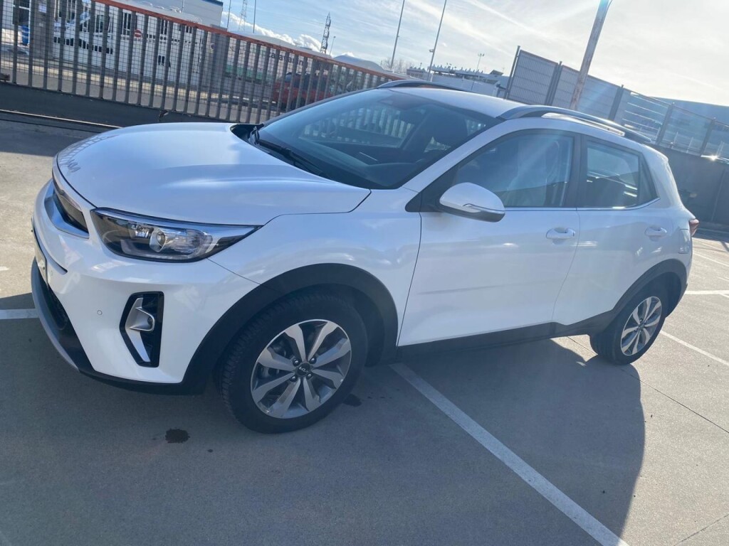 Foto 1 del anuncio Kia Stonic 1.0 T-GDi 74kW (100CV) MHEV MT Drive  de Ocasión en Madrid