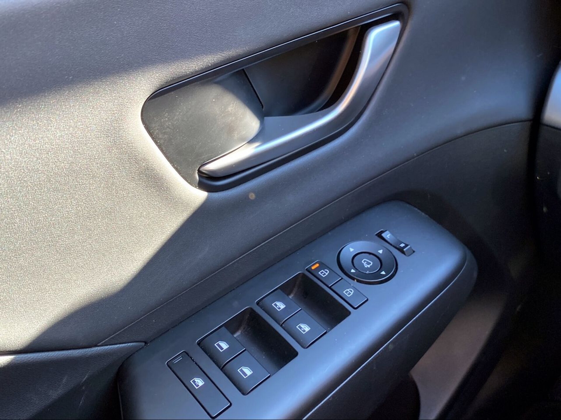 Foto 15 del anuncio Hyundai Kona 1.0 TGDI 48V Tecno  de Ocasión en Madrid