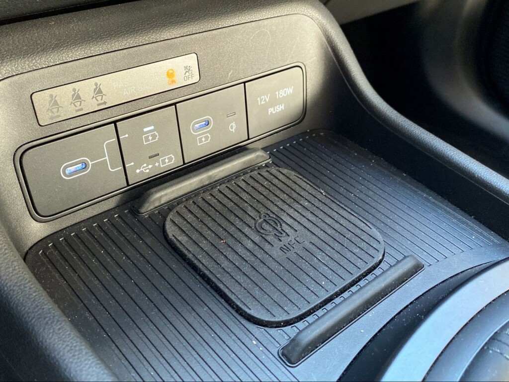 Foto 18 del anuncio Hyundai Kona 1.0 TGDI 48V Tecno  de Ocasión en Madrid