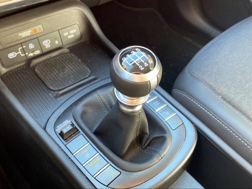 Foto 14 del anuncio Hyundai Kona 1.0 TGDI 48V Tecno  de Ocasión en Madrid