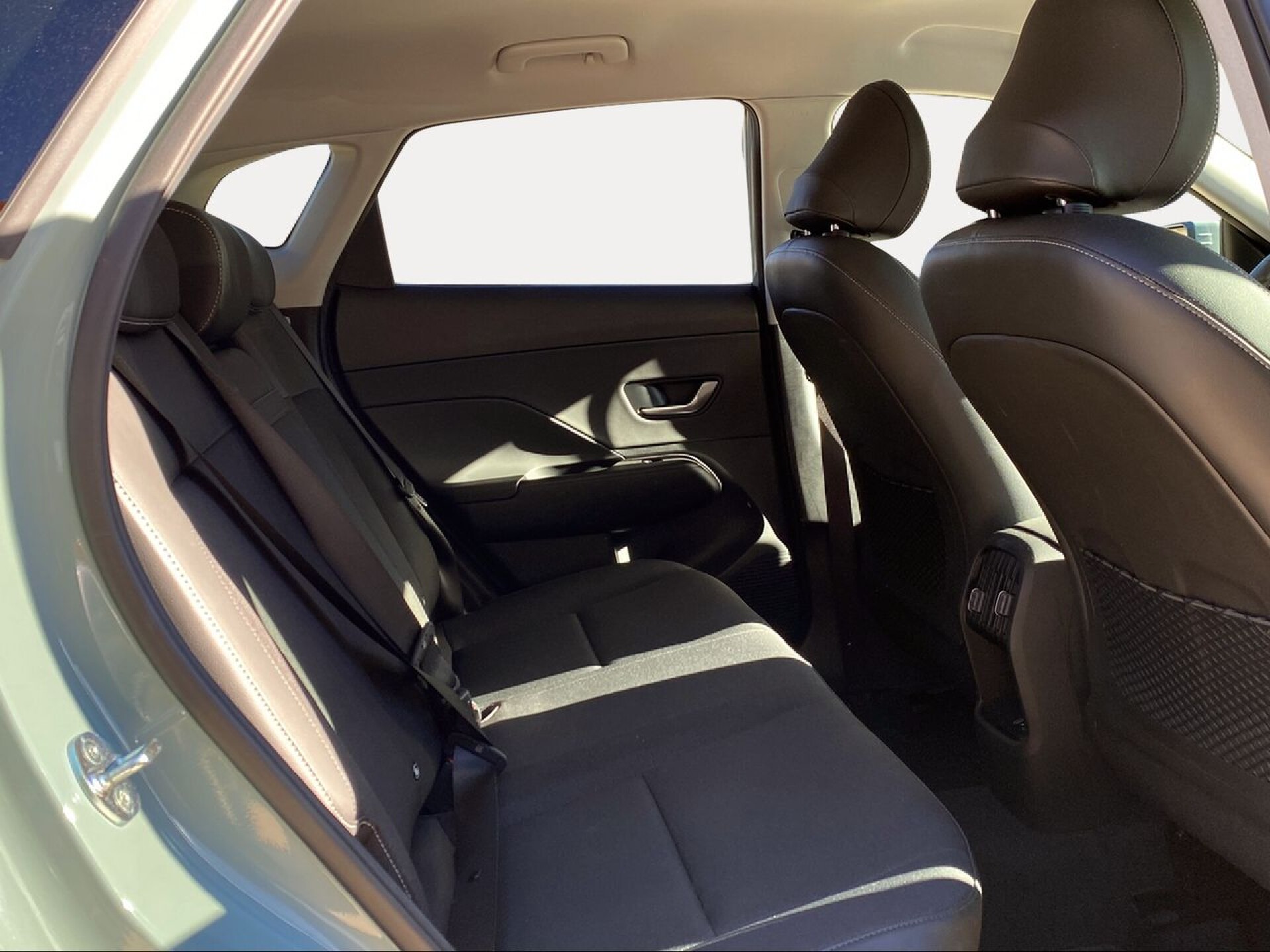 Foto 9 del anuncio Hyundai Kona 1.0 TGDI 48V Tecno  de Ocasión en Madrid