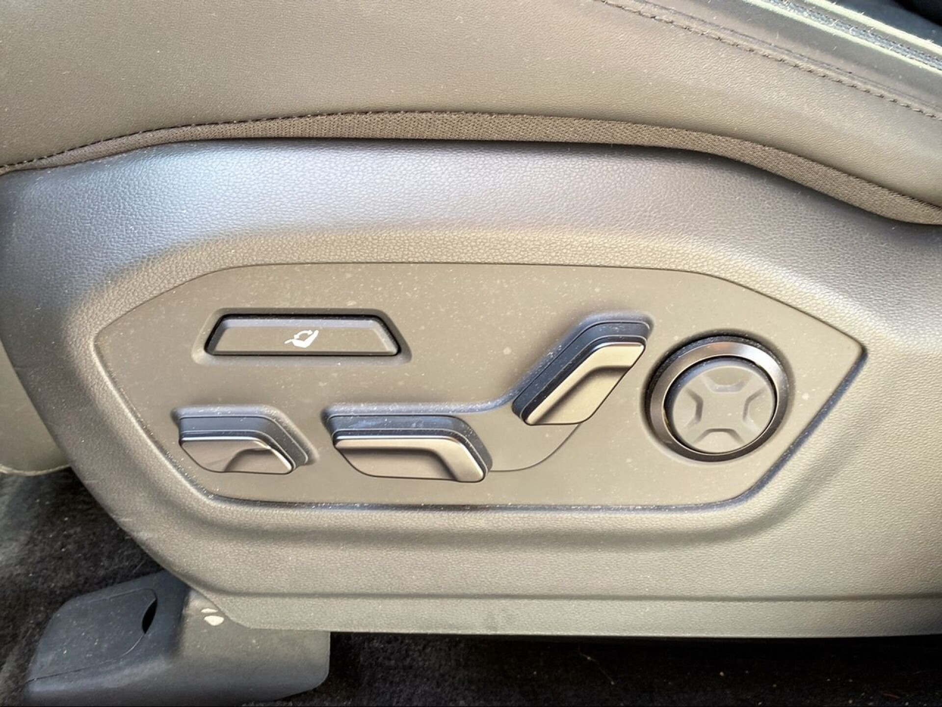 Foto 19 del anuncio Hyundai Santa Fe PHEV 1.6T 253CV 4X4 AT Calligraphy Ll.Di  de Ocasión en Madrid