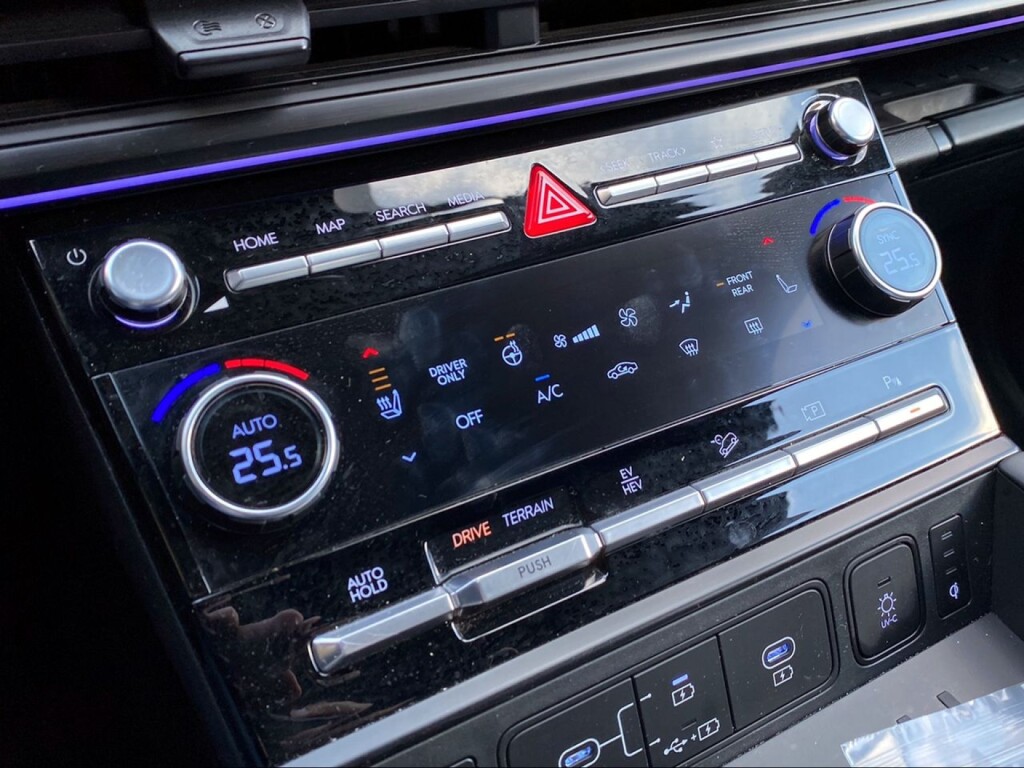 Foto 19 del anuncio Hyundai Santa Fe PHEV 1.6T 253CV 4X4 AT Calligraphy  de Ocasión en Madrid