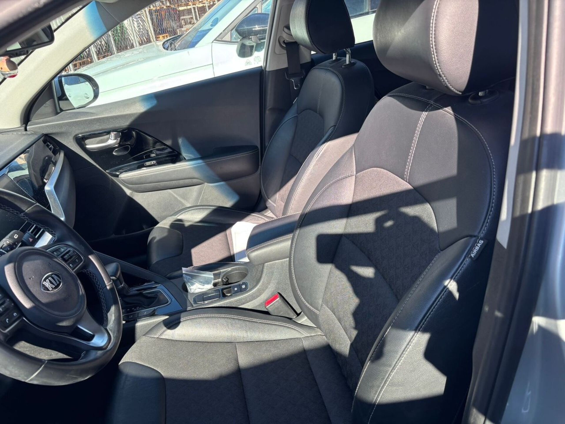 Foto 7 del anuncio Kia Niro 1.6 GDi HEV 104kW (141CV) Emotion  de Ocasión en Madrid