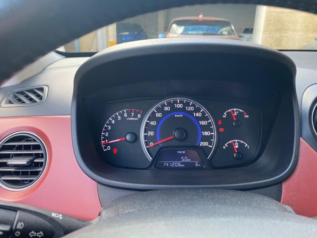 Foto 9 del anuncio Hyundai i10 1.2 Tecno  de Ocasión en Madrid