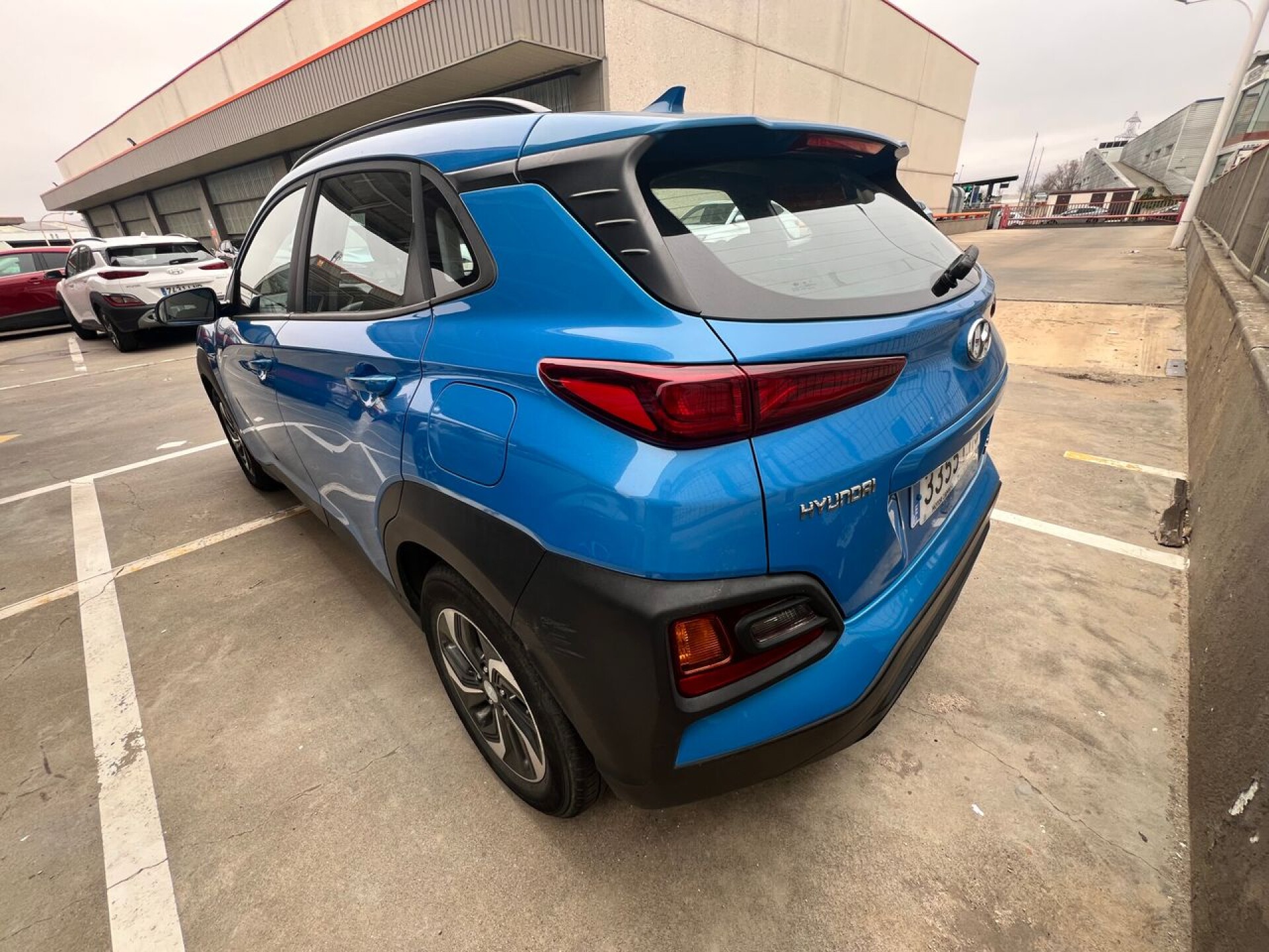 Foto 2 del anuncio Hyundai Kona 1.6 GDI HEV Tecno Red DCT  de Ocasión en Madrid