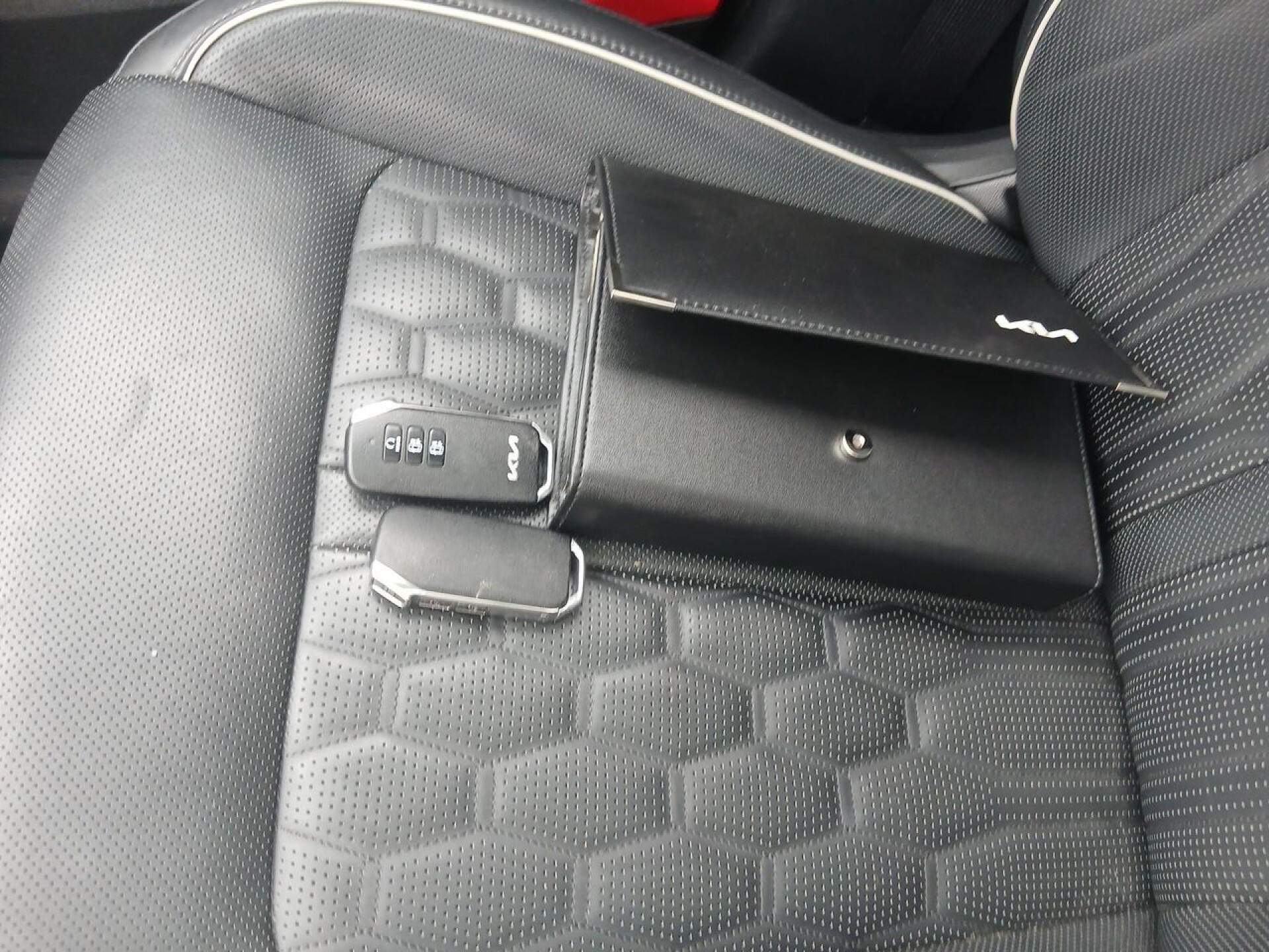 Foto 9 del anuncio Kia Sorento 1.6 T-GDi PHEV Emotion 4x4 7pl P.Luxury  de Ocasión en Madrid