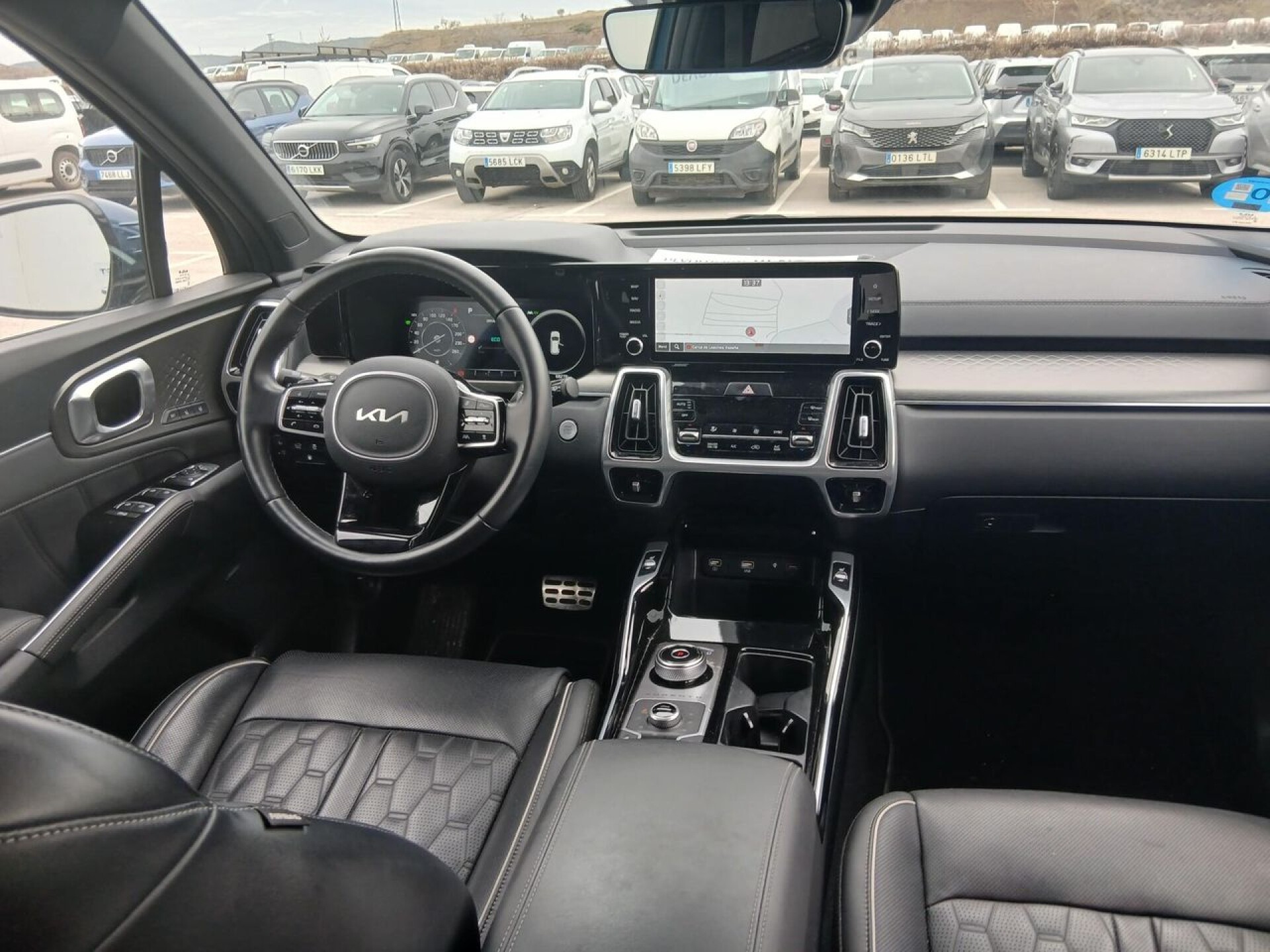 Foto 2 del anuncio Kia Sorento 1.6 T-GDi PHEV Emotion 4x4 7pl P.Luxury  de Ocasión en Madrid