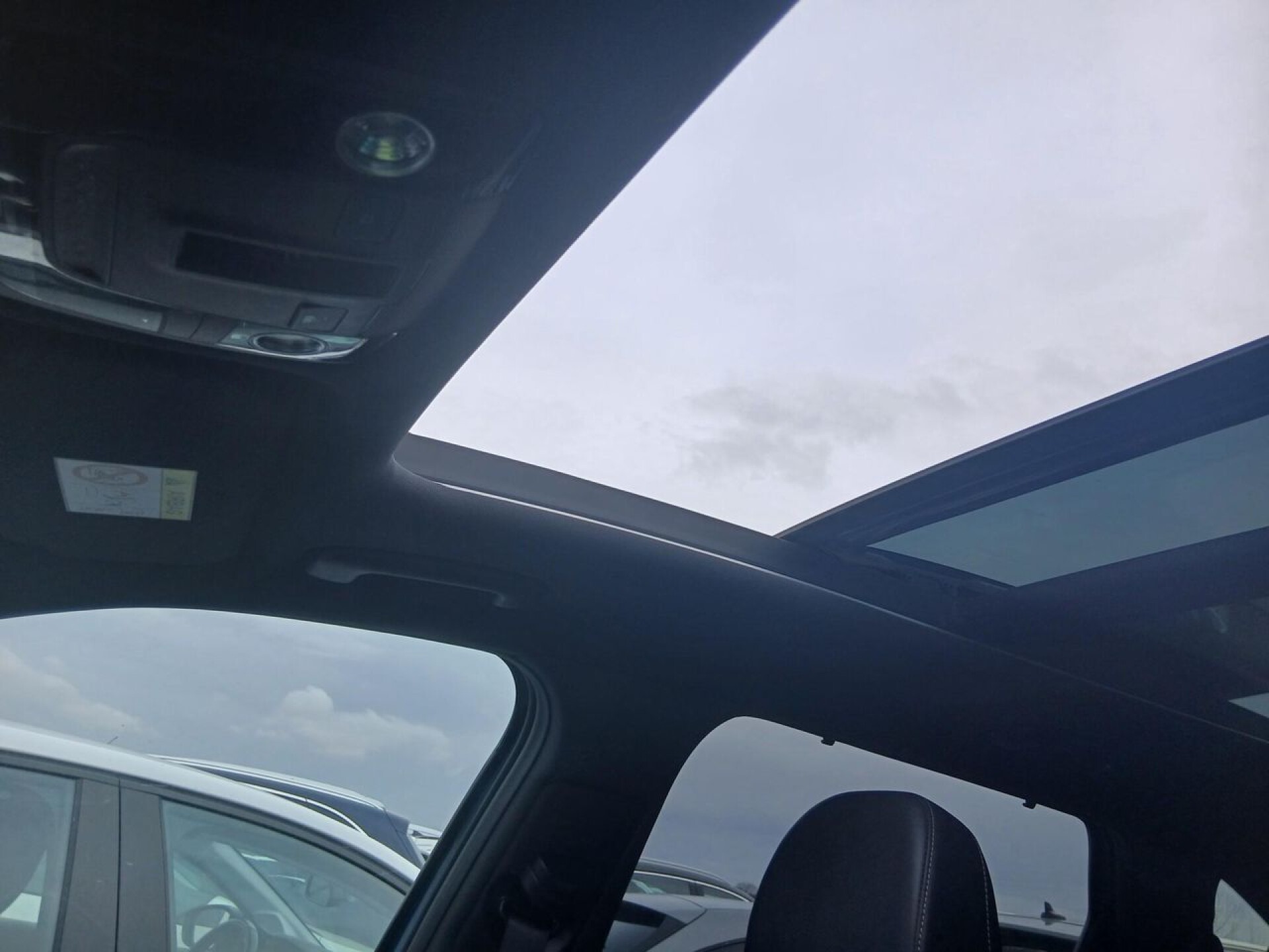 Foto 8 del anuncio Kia Sorento 1.6 T-GDi PHEV Emotion 4x4 7pl P.Luxury  de Ocasión en Madrid