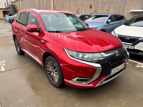 Foto impresión del anuncio Mitsubishi Outlander 2.4 PHEV Kaiteki Auto 4WD  de Ocasión en Madrid