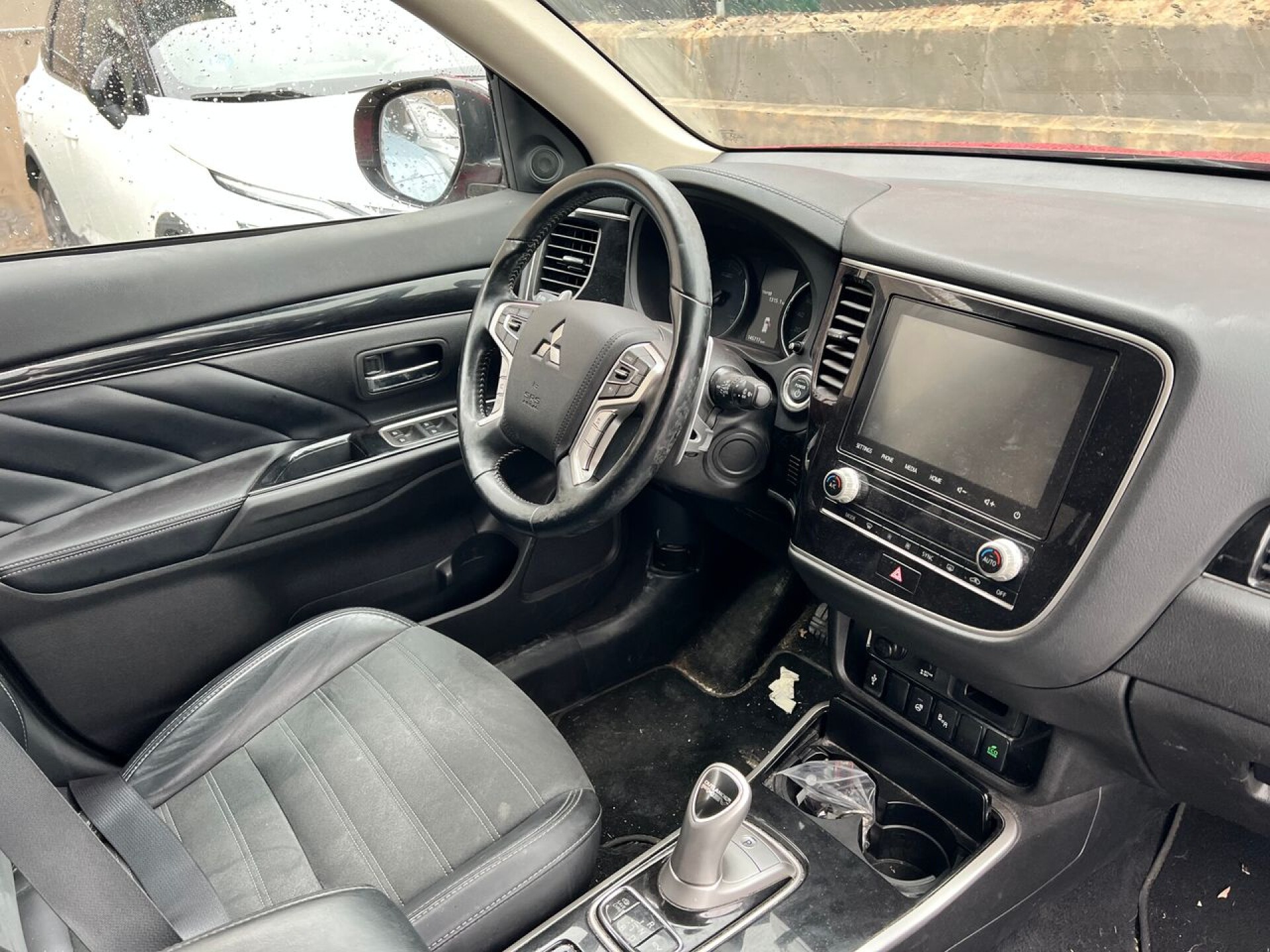 Foto 5 del anuncio Mitsubishi Outlander 2.4 PHEV Kaiteki Auto 4WD  de Ocasión en Madrid