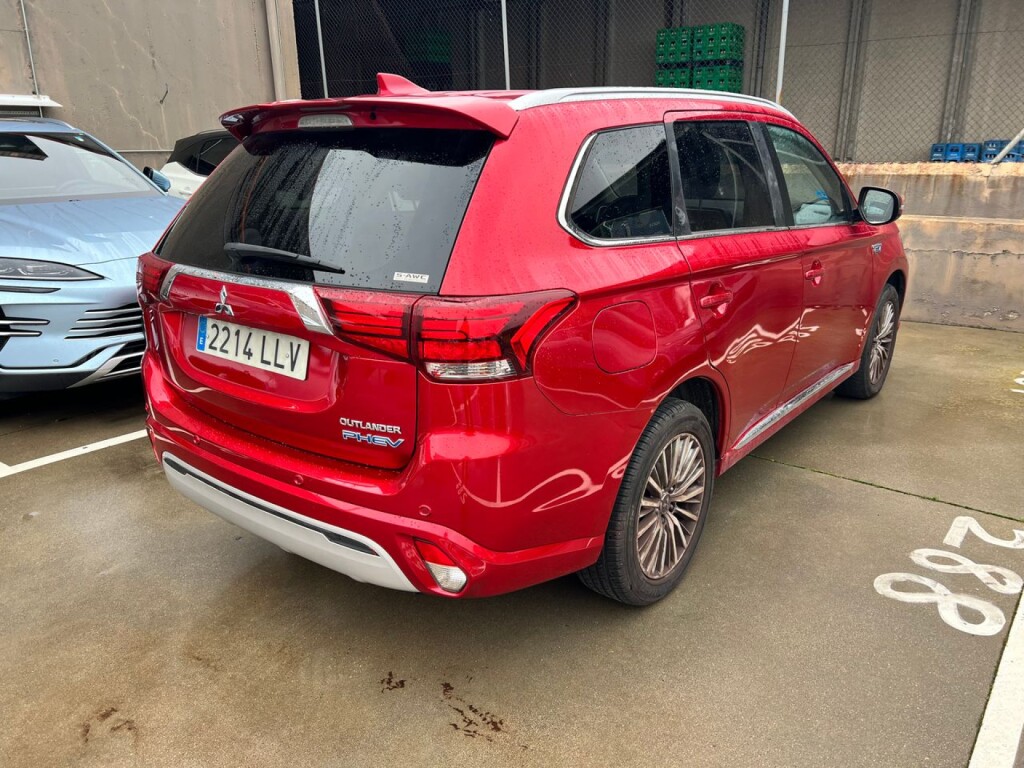Foto 3 del anuncio Mitsubishi Outlander 2.4 PHEV Kaiteki Auto 4WD  de Ocasión en Madrid