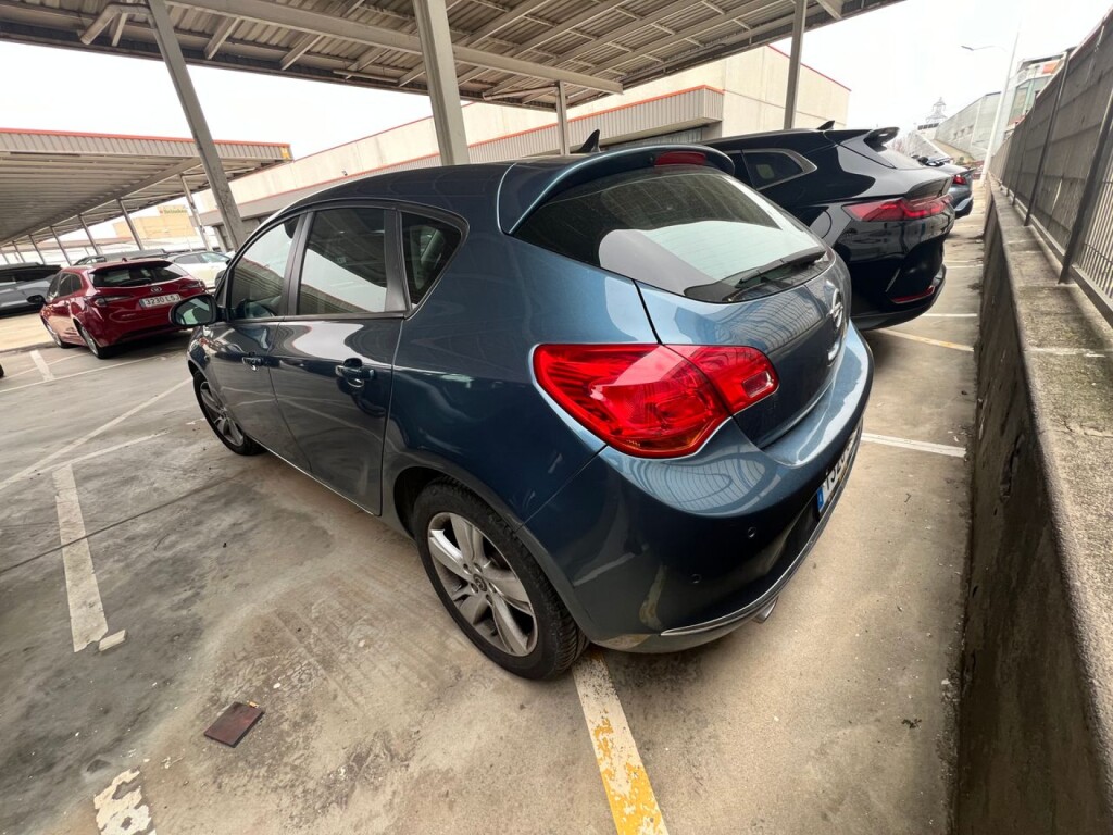 Foto 2 del anuncio Opel Astra 2.0 CDTi S/S 165 CV Selective llanta 18+  de Ocasión en Madrid