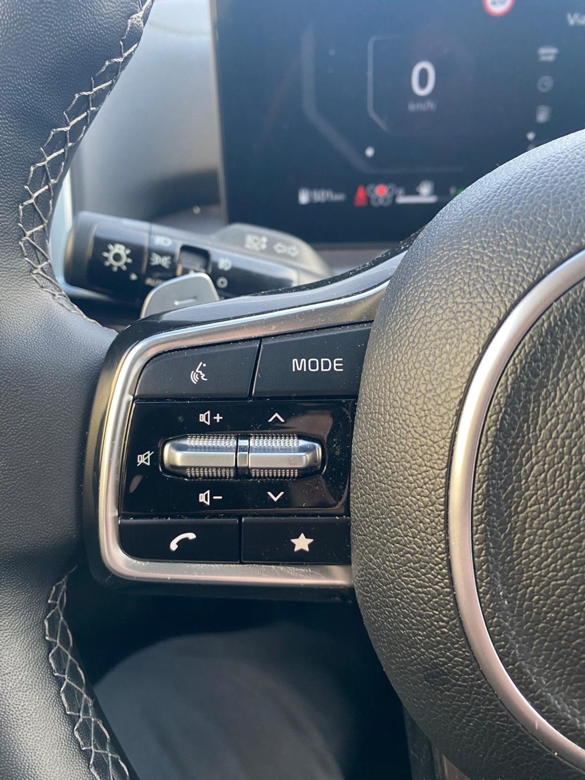 Foto 10 del anuncio Kia Sorento 1.6 T-GDi PHEV Emotion Pack Prem 4x4 7pl  de Ocasión en Madrid