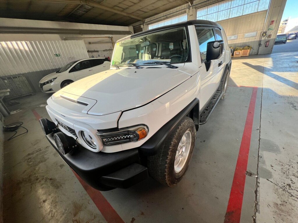 Foto 1 del anuncio Toyota Land Cruiser 4.0 V6 LIMITED AUTO FJ CUISER de Ocasión en Madrid