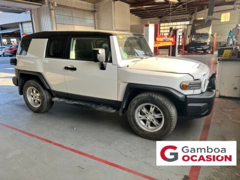 Foto principal del anuncio Toyota Land Cruiser 4.0 V6 LIMITED AUTO FJ CUISER de Ocasión en Madrid