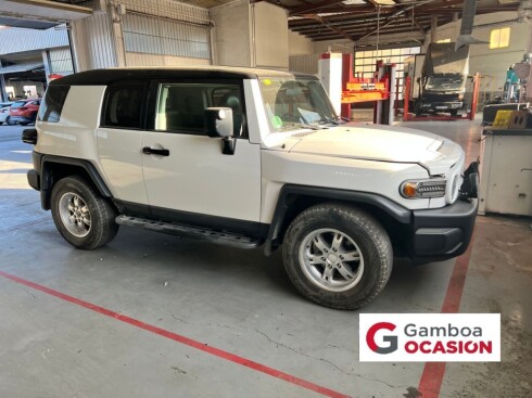 Foto principal del anuncio Toyota Land Cruiser 4.0 V6 LIMITED AUTO FJ CUISER de Ocasión en Madrid