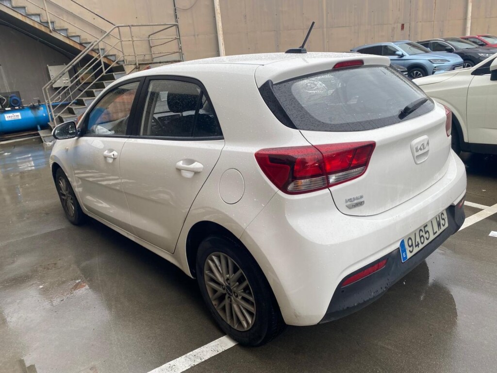 Foto 2 del anuncio Kia Rio 1.0 T-GDi 74kW (100CV) MHEV iMT Concept  de Ocasión en Madrid