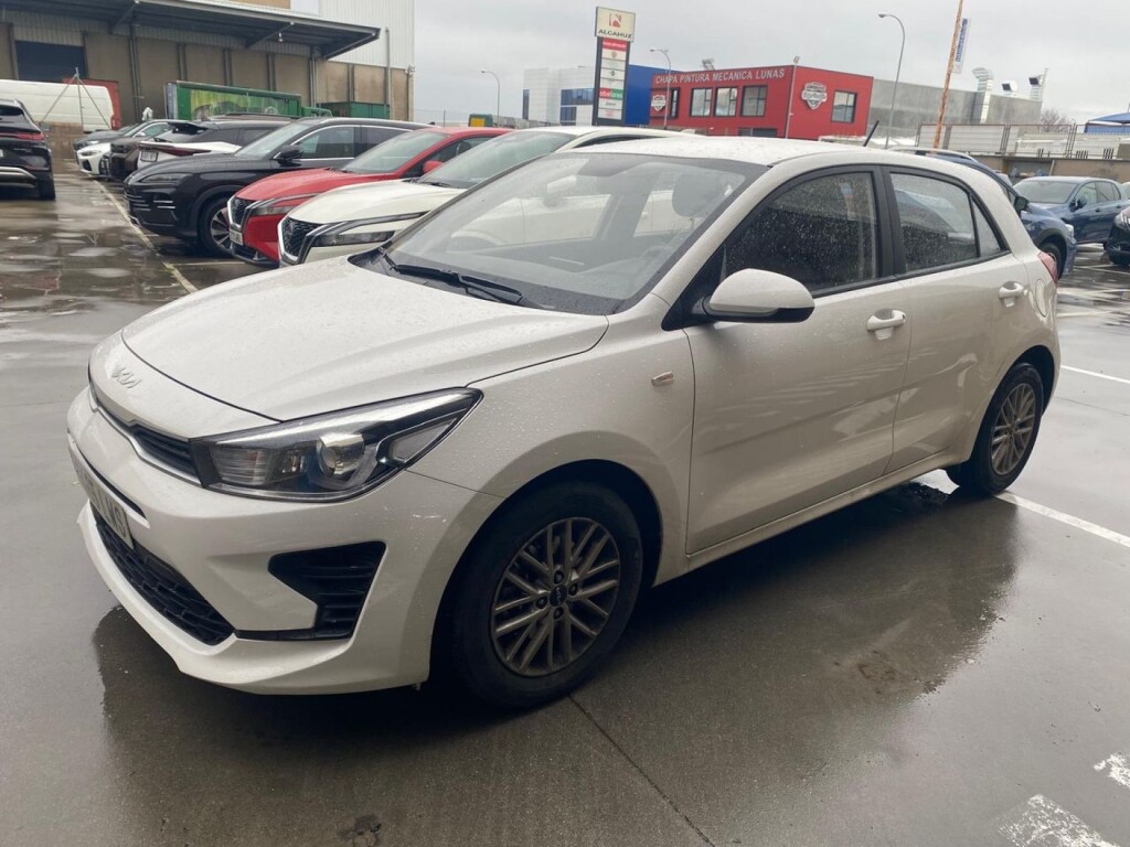Foto principal del anuncio Kia Rio 1.0 T-GDi 74kW (100CV) MHEV iMT Concept  de Ocasión en Madrid