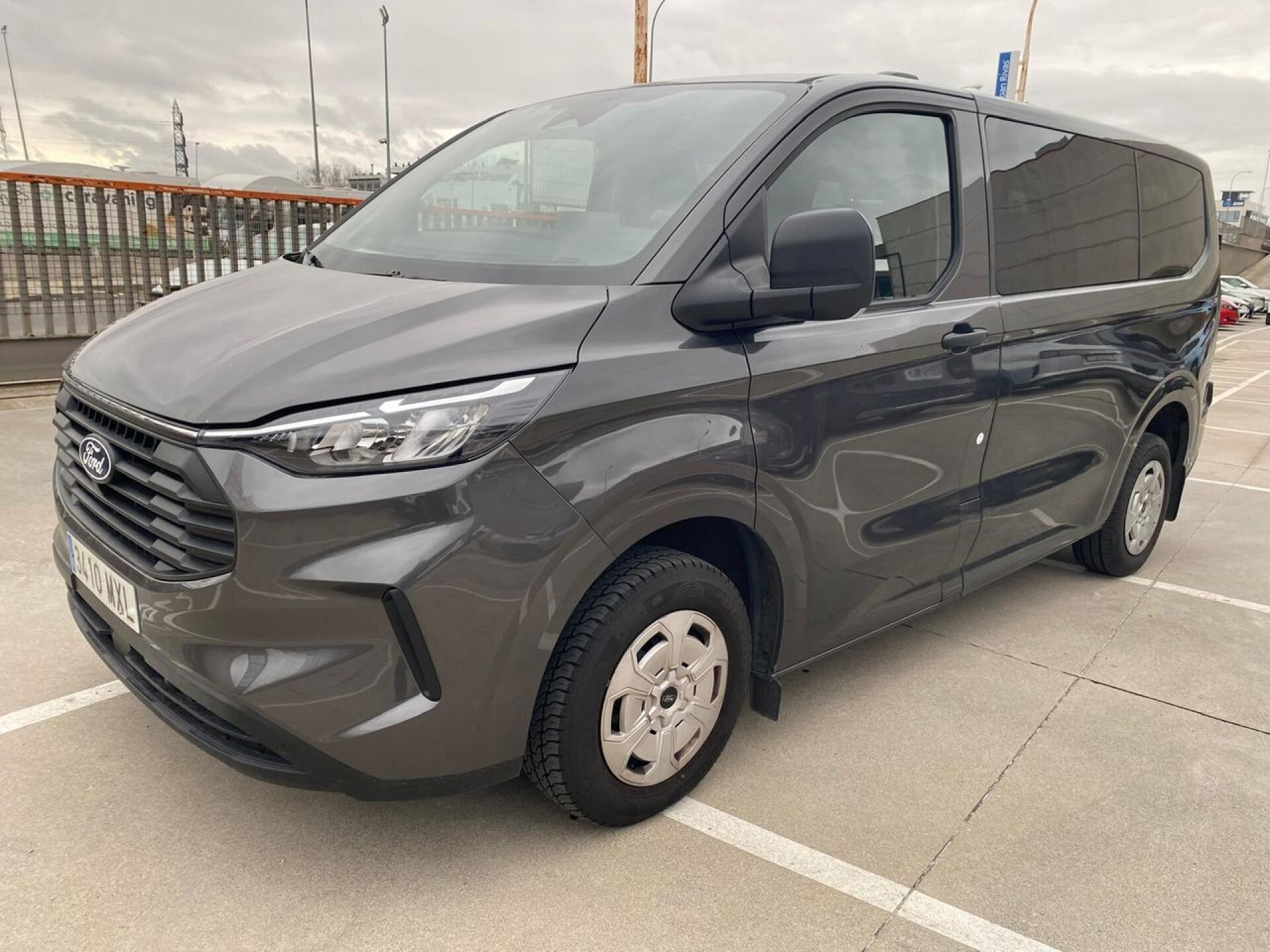 Foto 1 del anuncio Ford Tourneo  Custom 2.0 EcoBlue 100kW (136CV) L1 Trend 320 9PLAZAS de Ocasión en Madrid