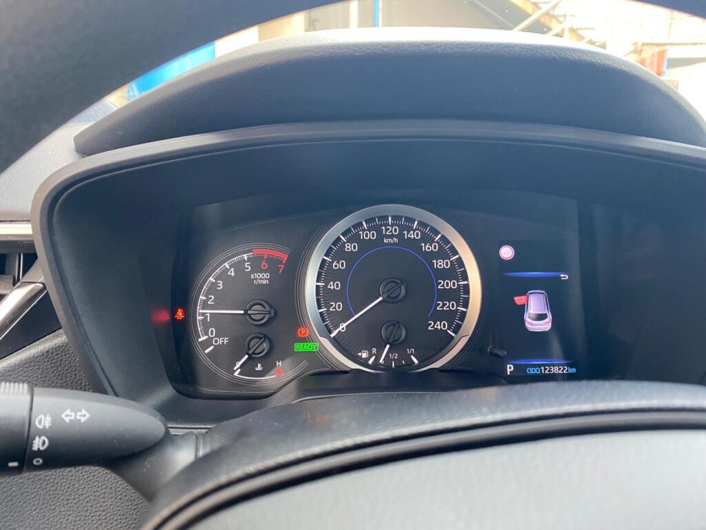 Foto 14 del anuncio Toyota Corolla 1.8 125H BUSINESS E-CVT TOURING SPORT  de Ocasión en Madrid