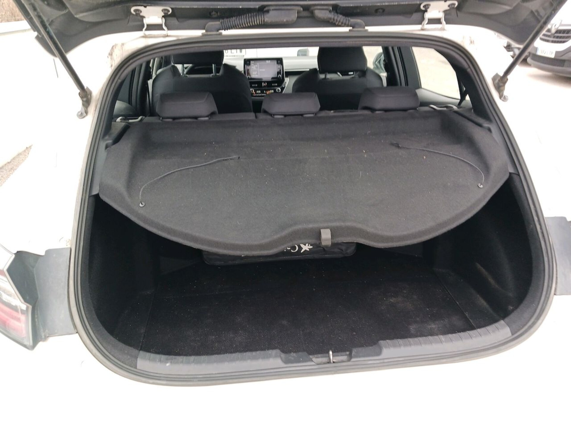 Foto 9 del anuncio Toyota Corolla 1.8 125H ACTIVE TECH E-CVT  de Ocasión en Madrid