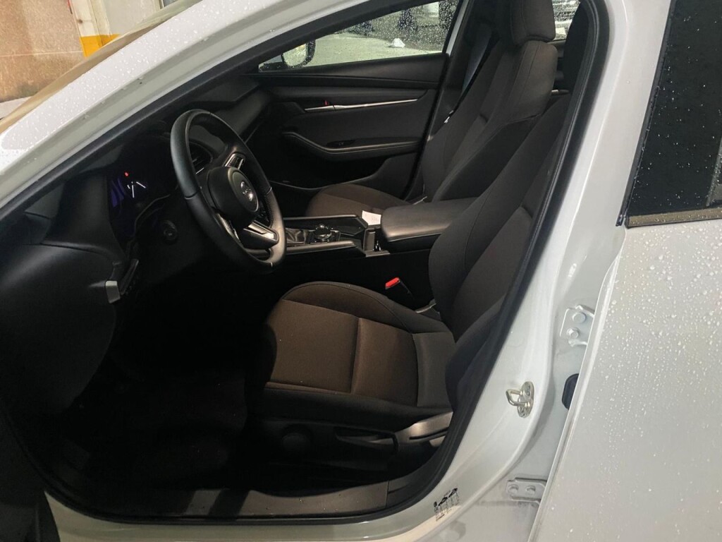 Foto 5 del anuncio Mazda 3 2.5L E-SKY G MHEV 103kW 6AT Centre-line  de Ocasión en Madrid