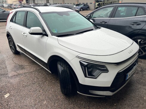 Foto impresión del anuncio Kia Niro 1.6 GDi HEV 95kW (129CV) Drive  de Ocasión en Madrid