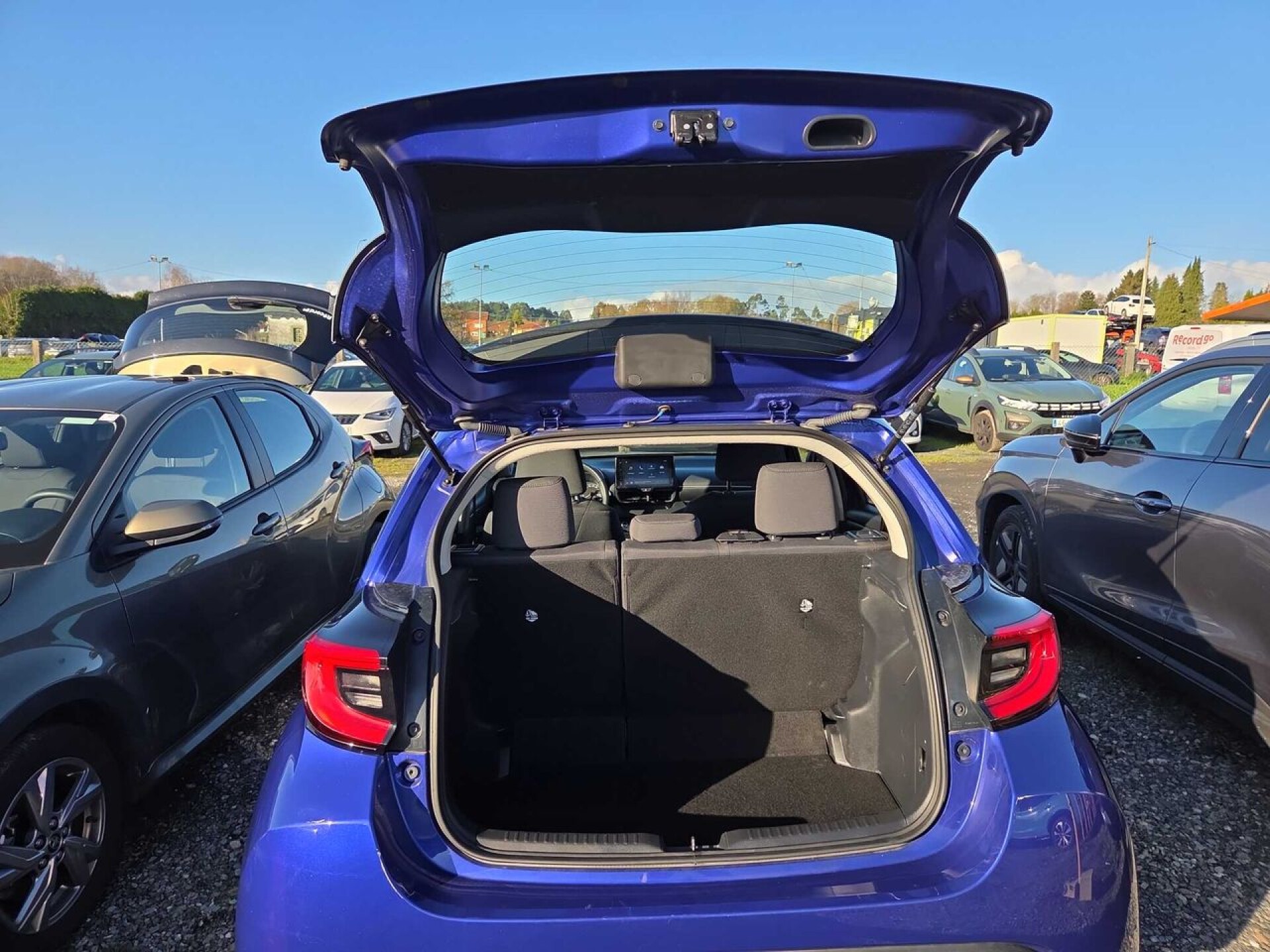 Foto 9 del anuncio Toyota Yaris 1.5 120H Active Plus  de Ocasión en Madrid