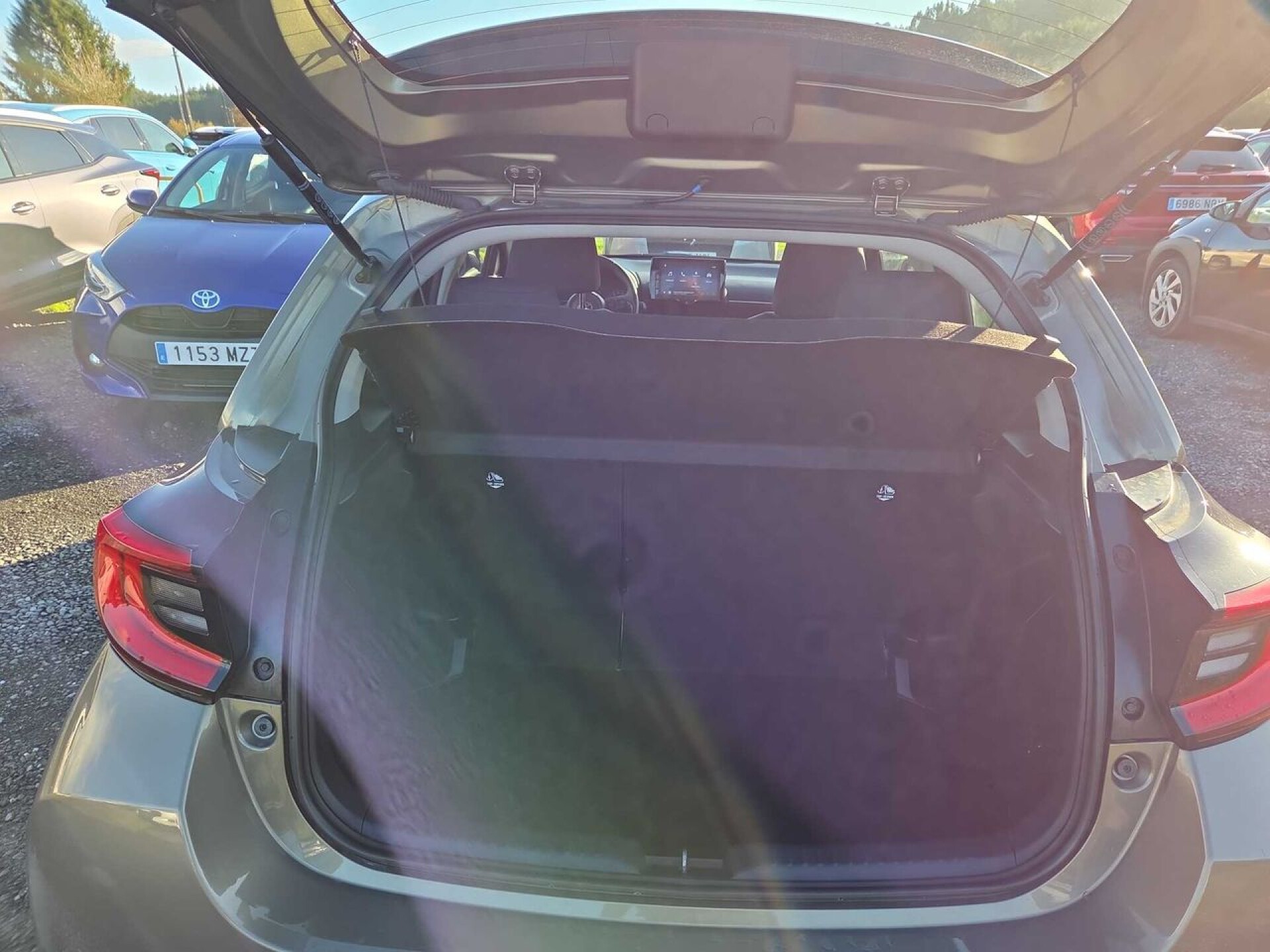 Foto 8 del anuncio Toyota Yaris 1.5 120H Active Plus  de Ocasión en Madrid