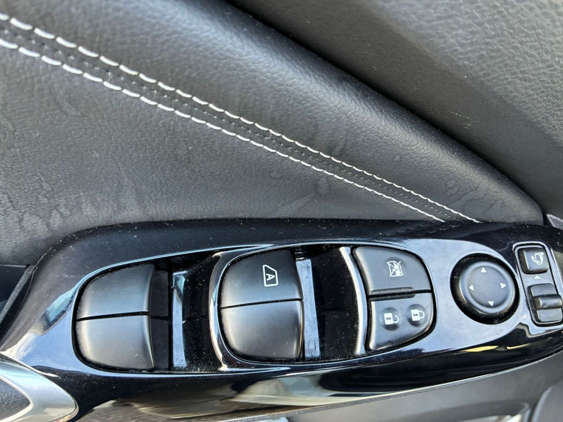 Foto 14 del anuncio Nissan Juke 1.6 Hybrid 105kW(145CV) Première Edition DCT de Ocasión en Madrid