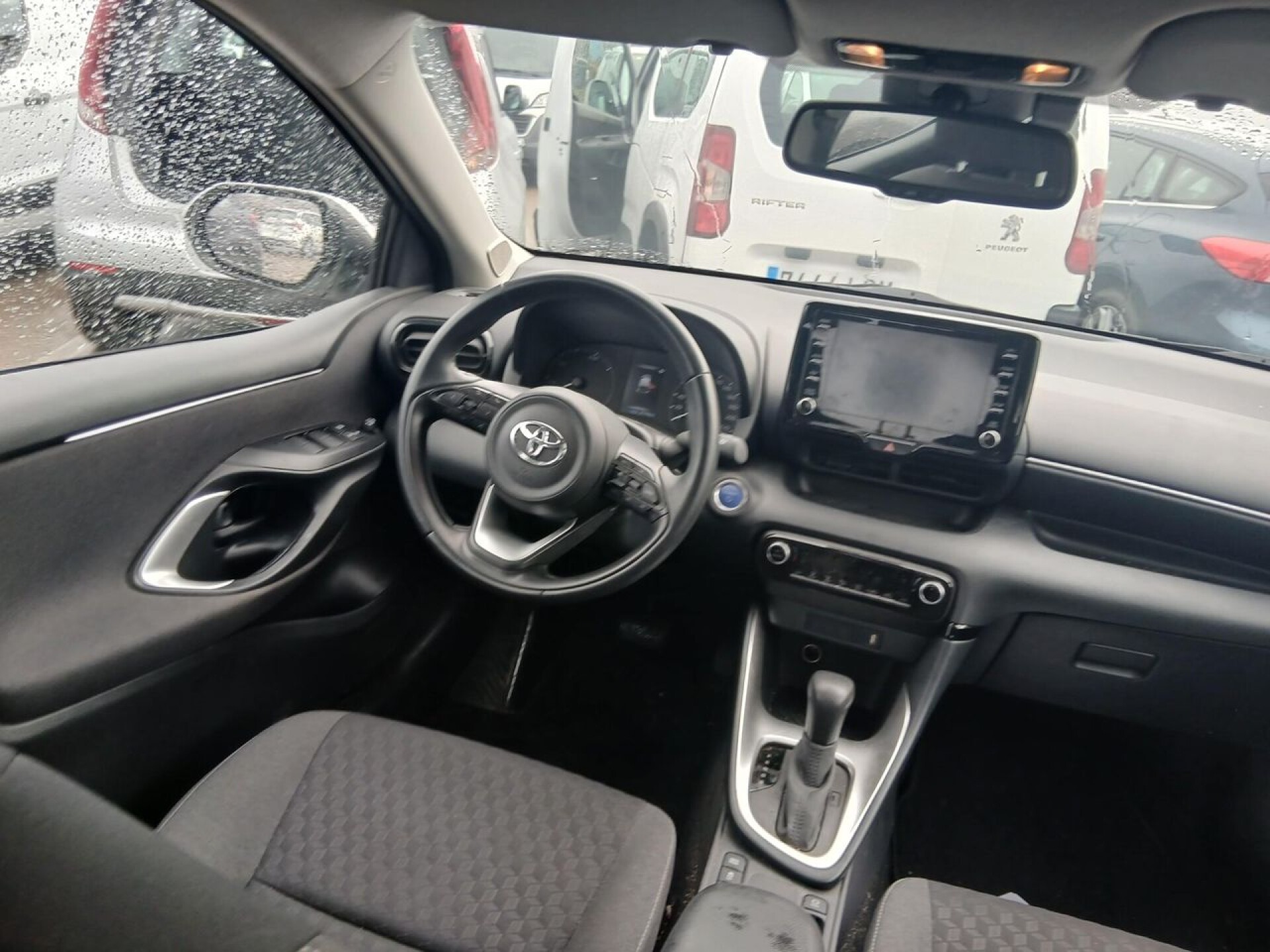 Foto 2 del anuncio Toyota Yaris 1.5 120H Active Tech  de Ocasión en Madrid