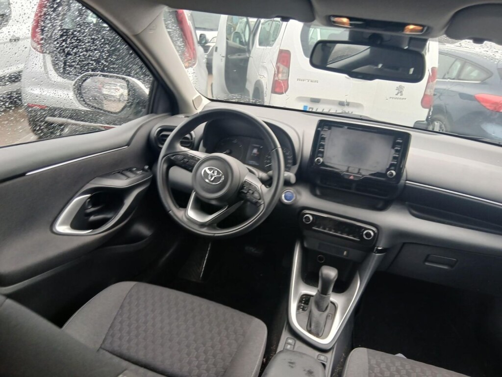 Foto 2 del anuncio Toyota Yaris 1.5 120H Active Tech  de Ocasión en Madrid