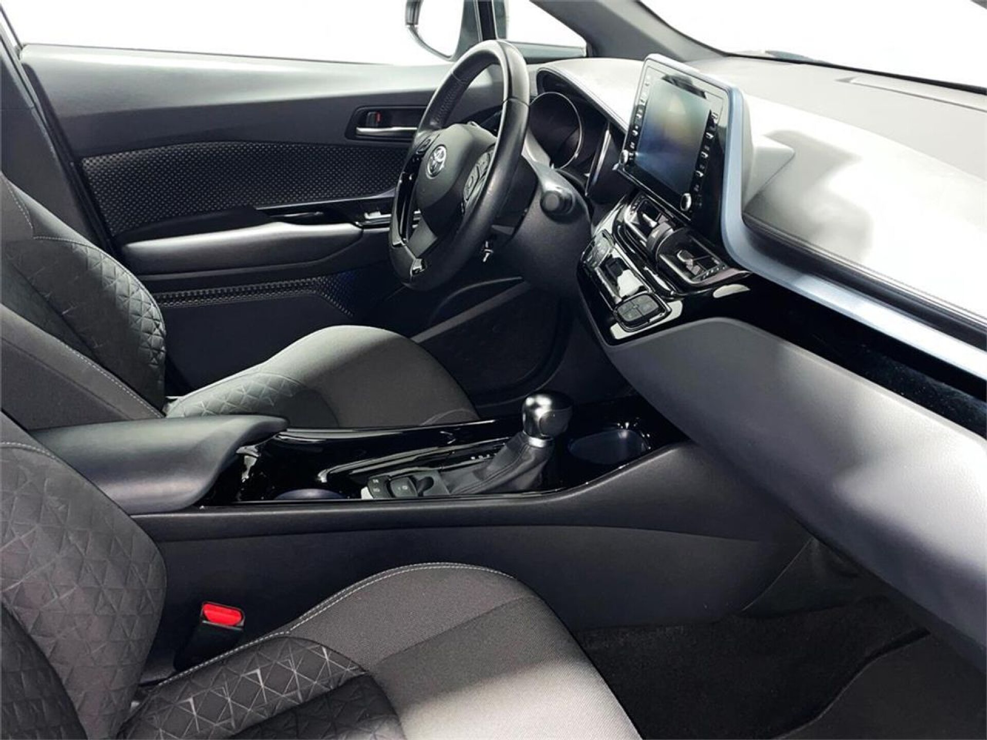 Foto 7 del anuncio Toyota C-HR 5P Advance 125H Automático (e-CVT)  de Ocasión en Madrid