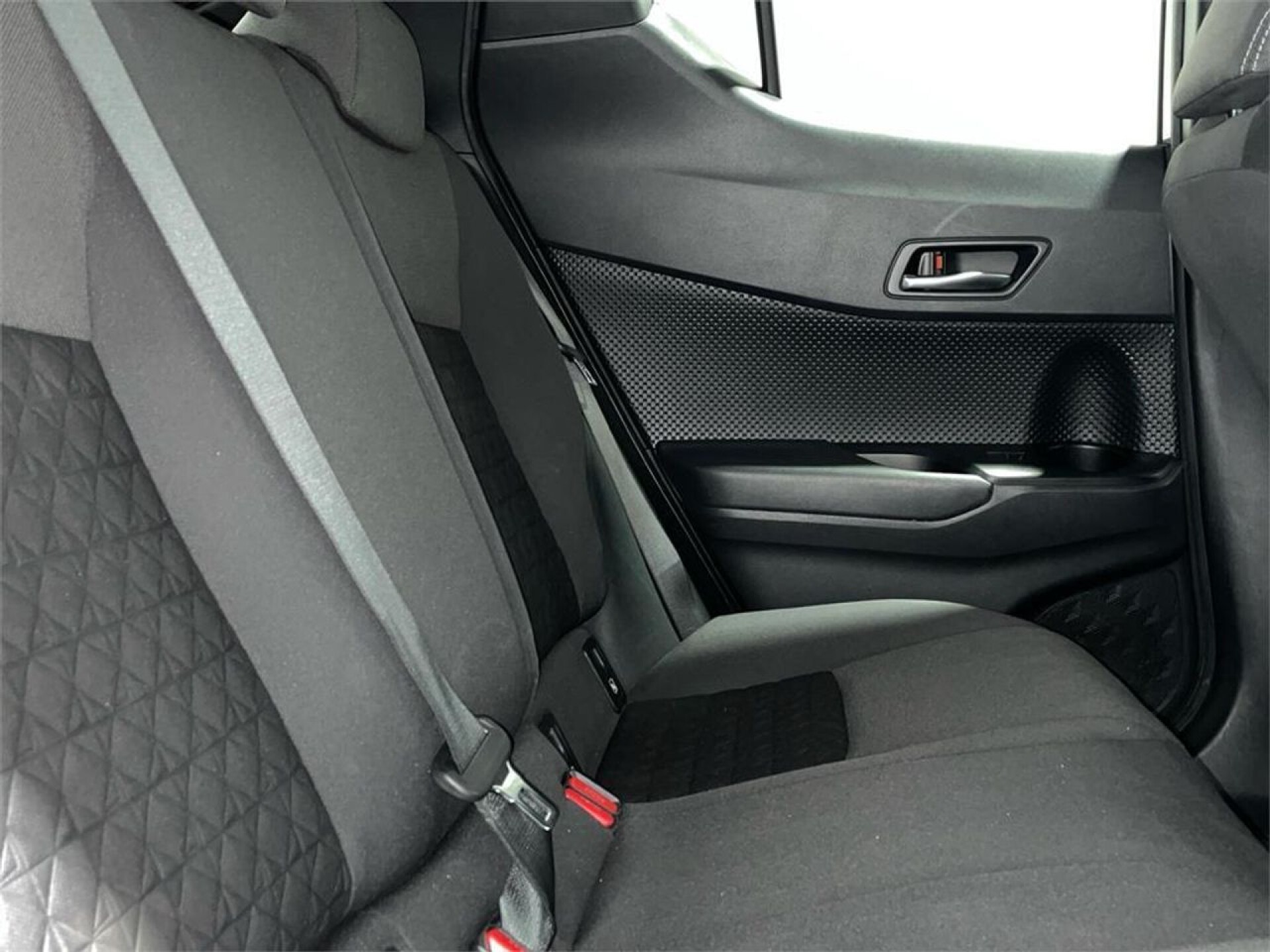 Foto 8 del anuncio Toyota C-HR 5P Advance 125H Automático (e-CVT)  de Ocasión en Madrid