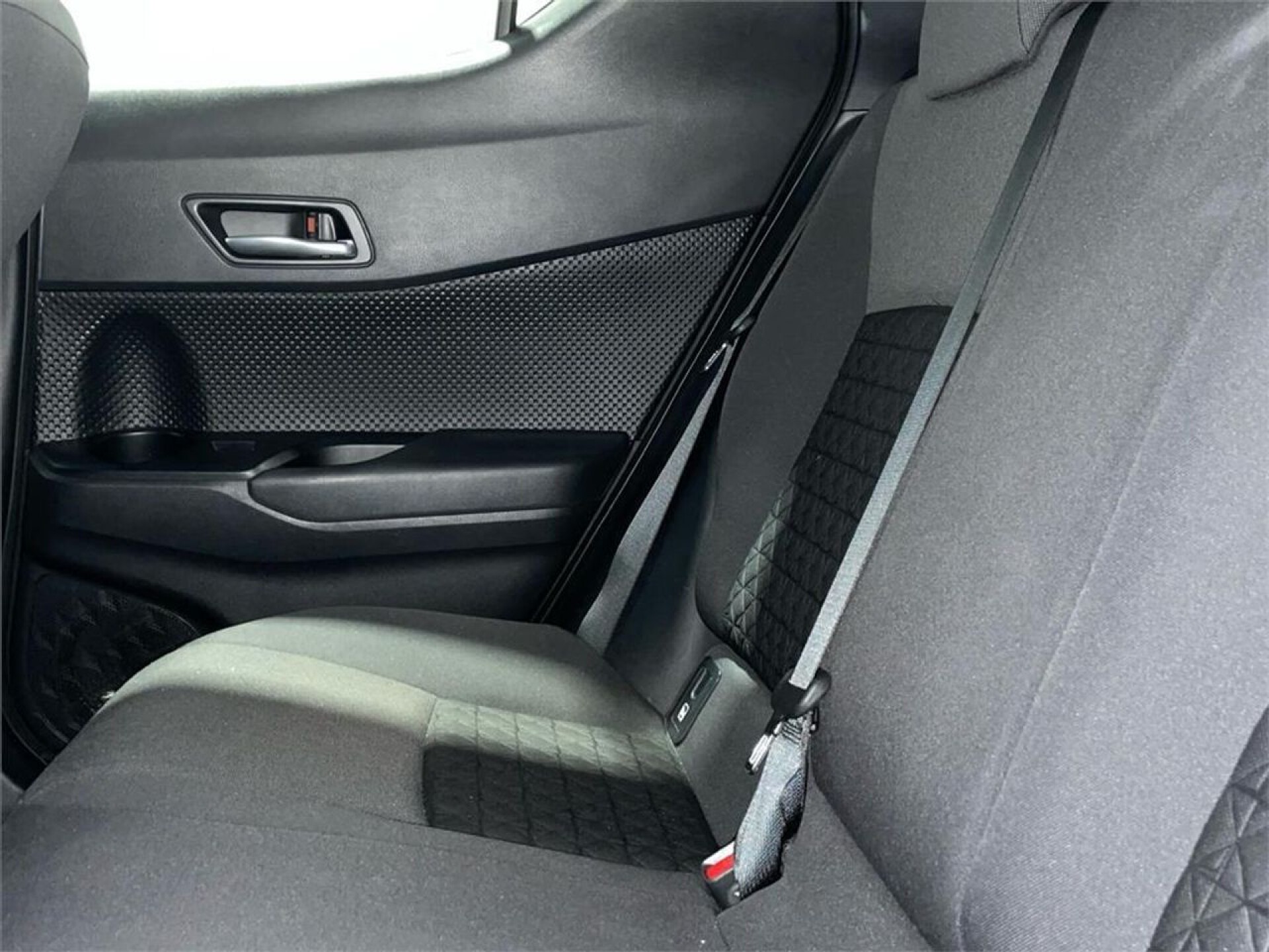 Foto 9 del anuncio Toyota C-HR 5P Advance 125H e-CVT  de Ocasión en Madrid