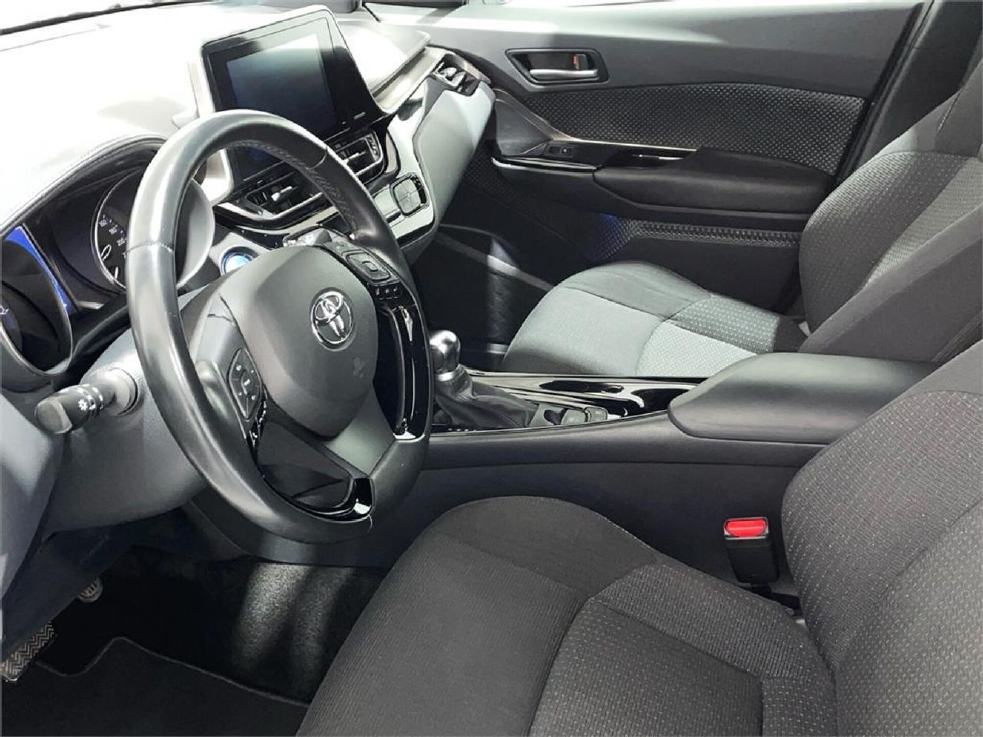 Foto 8 del anuncio Toyota C-HR 5P Advance 125H e-CVT  de Ocasión en Madrid