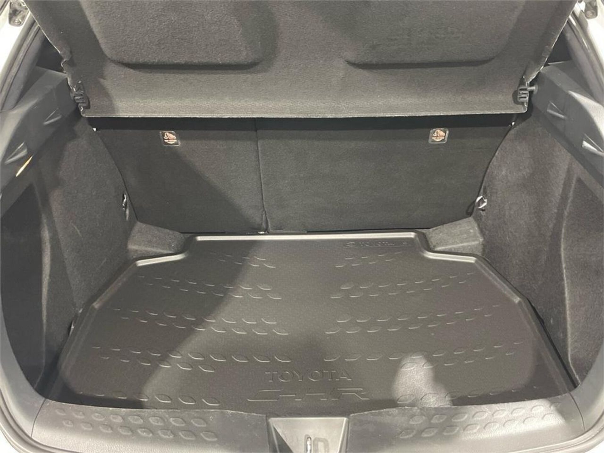 Foto 5 del anuncio Toyota C-HR 5P Advance 125H e-CVT  de Ocasión en Madrid