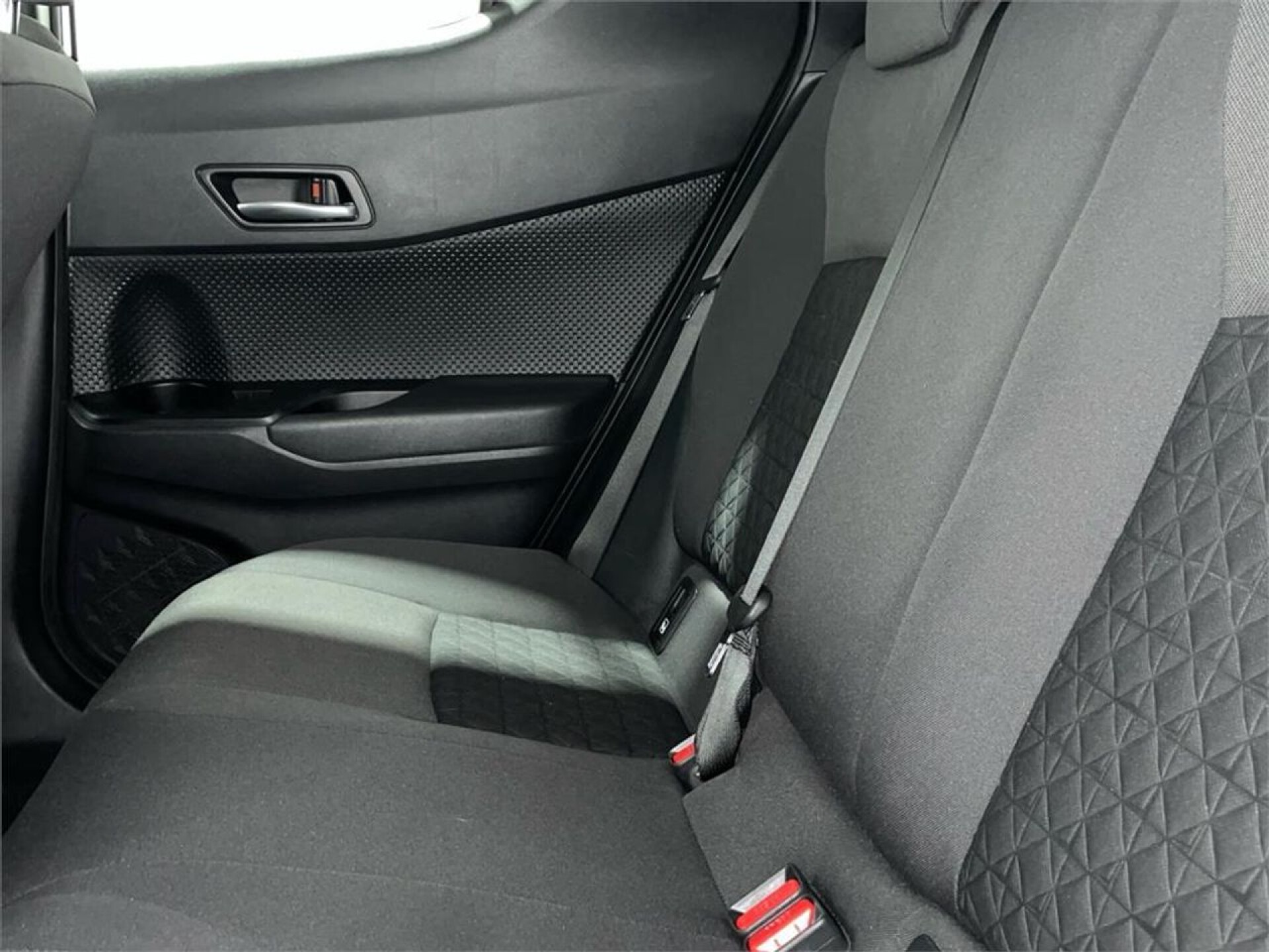 Foto 9 del anuncio Toyota C-HR 5P Advance 125H e-CVT  de Ocasión en Madrid