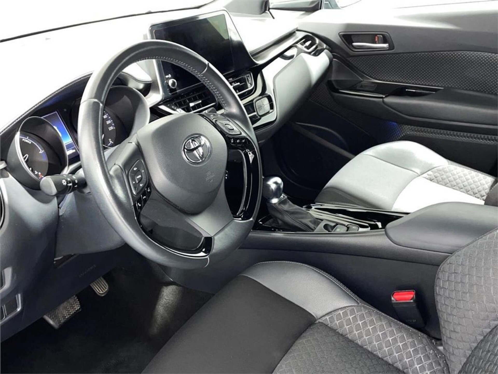 Foto 10 del anuncio Toyota C-HR 5P Advance 125H e-CVT  de Ocasión en Madrid