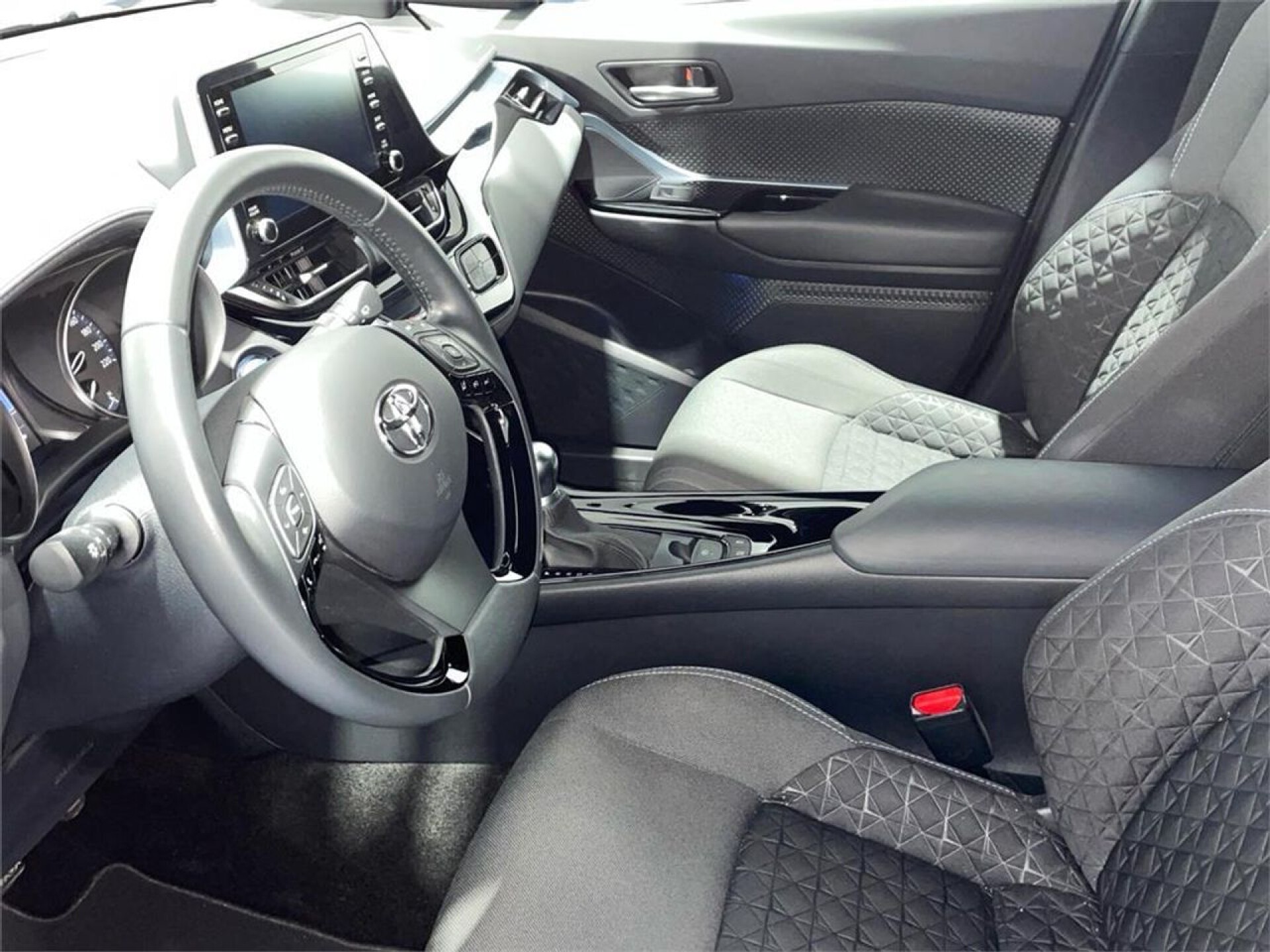 Foto 10 del anuncio Toyota C-HR 5P Advance 125H e-CVT  de Ocasión en Madrid