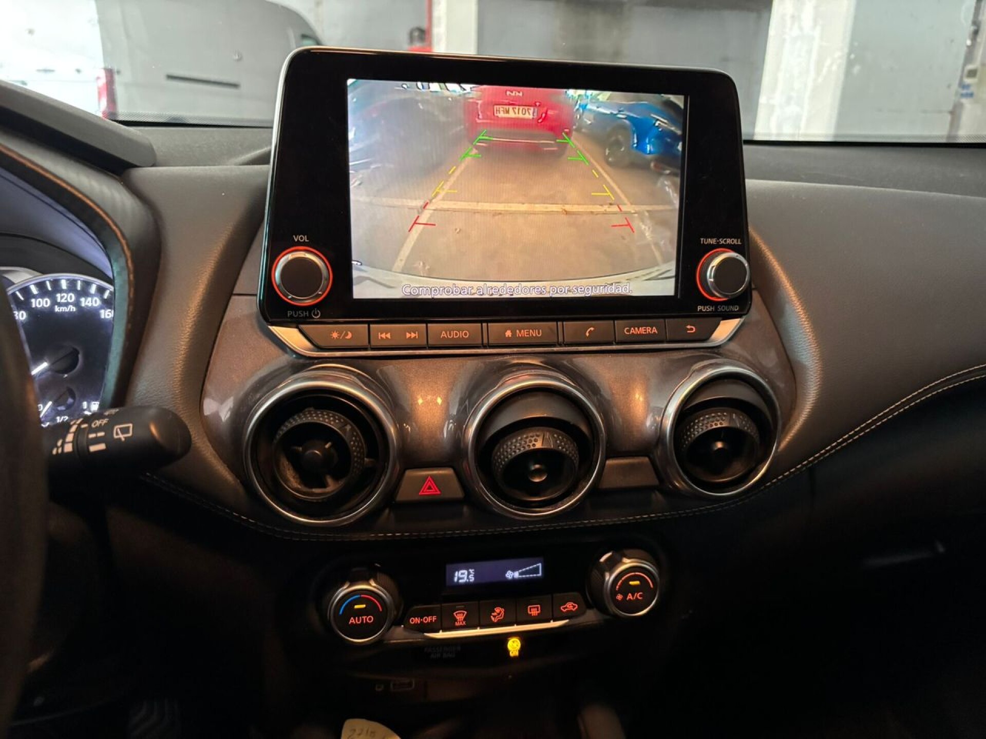 Foto 10 del anuncio Nissan Juke DIG-T 84 kW (114 CV) 6M/T N-Connecta  de Ocasión en Madrid