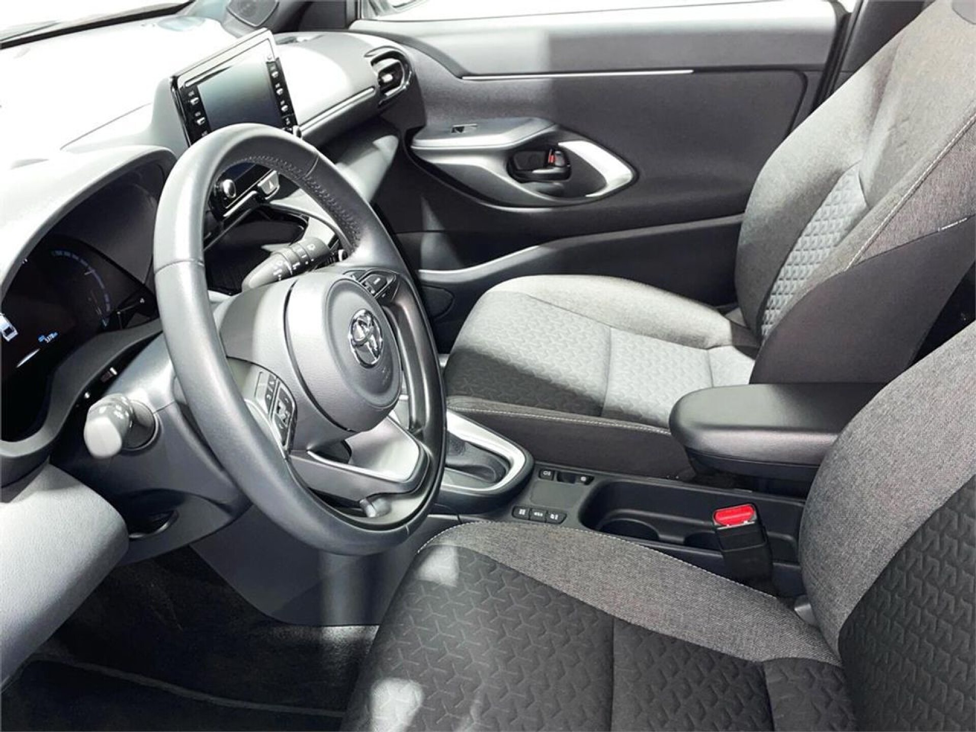 Foto 6 del anuncio Toyota Yaris Cross 5 puertas Active Tech 120H e-CVT  de Ocasión en Madrid