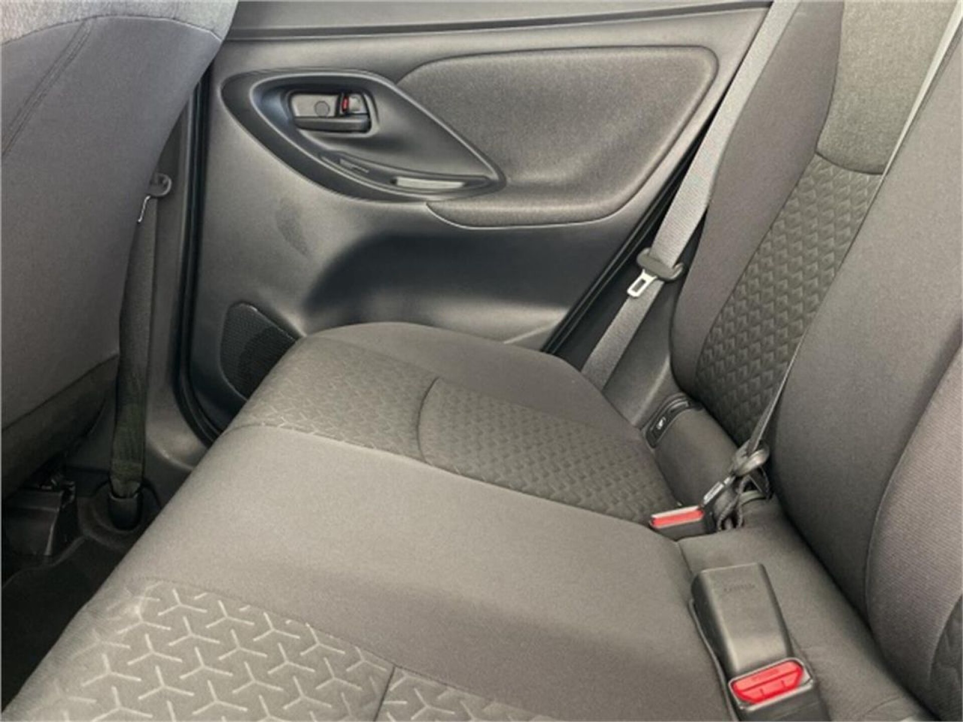 Foto 7 del anuncio Toyota Yaris Cross 5 Puertas Active Tech 120H e-CVT  de Ocasión en Madrid