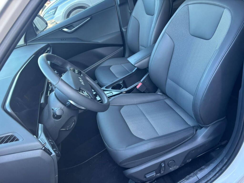 Foto 7 del anuncio Kia Niro 1.6 GDi HEV 95kW (129CV) Drive  de Ocasión en Madrid