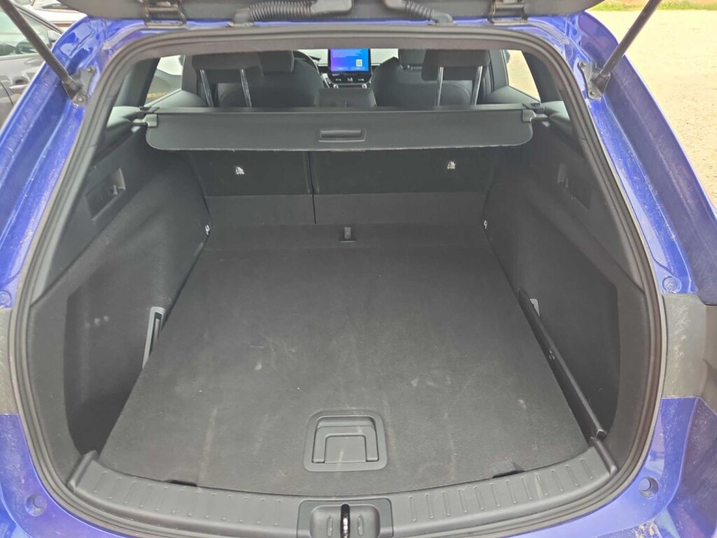 Foto 16 del anuncio Toyota Corolla 140H Active Plus Touring Sport  de Ocasión en Madrid