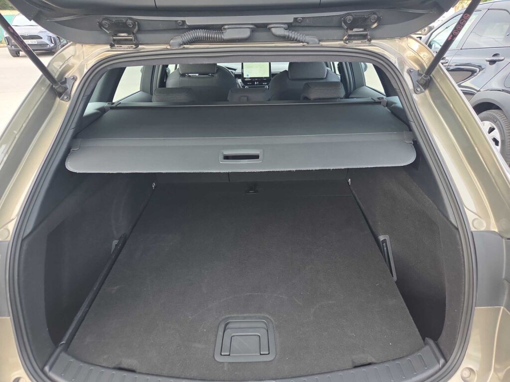 Foto 15 del anuncio Toyota Corolla 140H Active Plus Touring Sport  de Ocasión en Madrid